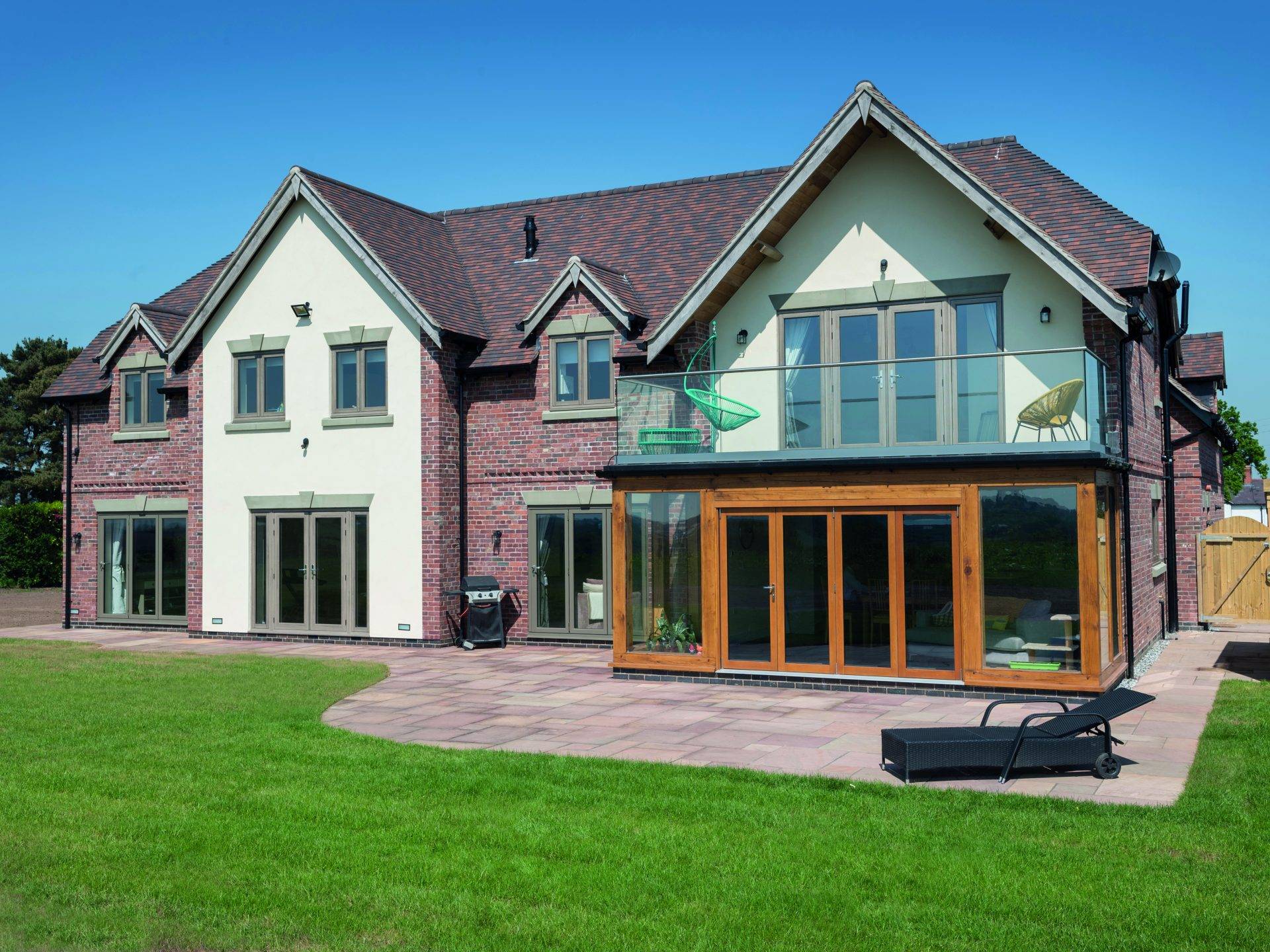 Transform Your Home With Bespoke Residence Windows